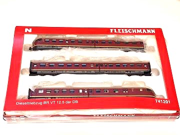 <b>Fleischmann N 741201</b><br>DC analog mit Schnittstelle<br>Baureihe VT 12.5 der DB <br>Dieseltriebzug<br><br><br><br>Zustand: 1-2 mit Originalverpackung<br>Preis: 265,00 Euro<br><br><b><b><font color=#cc0000></font></b></b><br>