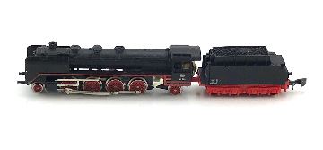 <b>Märklin mini-club Z 8827</b><br>DC analog<br>BR 41 220 der DB<br>Dampflokomotive<br><br>2 minimale und kleine Lädierungen am Gehäuse<br><br>Zustand: 2 mit Originalverpackung<br>Preis: 95,00 Euro<br><br><b><b><font color=#cc0000></font></b></b><br>